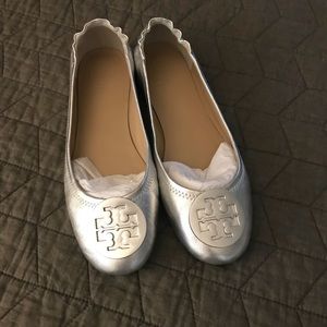 New Tory Burch Silver Minnie Flats